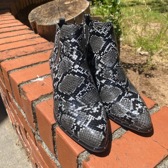 Bar III Snakeprint ankle booties with gem - Picture 2 of 6